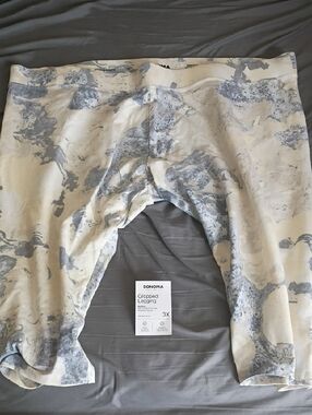 SONOMA Marble-Print Cropped Leggings in White and Gray